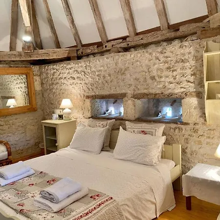 Le Pigeonnier, Chariaud, Near Aubeterre Sur Dronne Couette-café Saint-Romain (Charente)