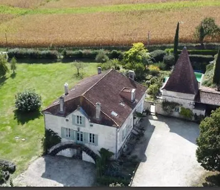 Chariaud, Near Aubeterre Sur Dronne B&B 생로멩
