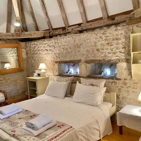 Alojamento de Acomodação e Pequeno-almoço Chariaud, Near Aubeterre Sur Dronne Saint-Romain (Charente)